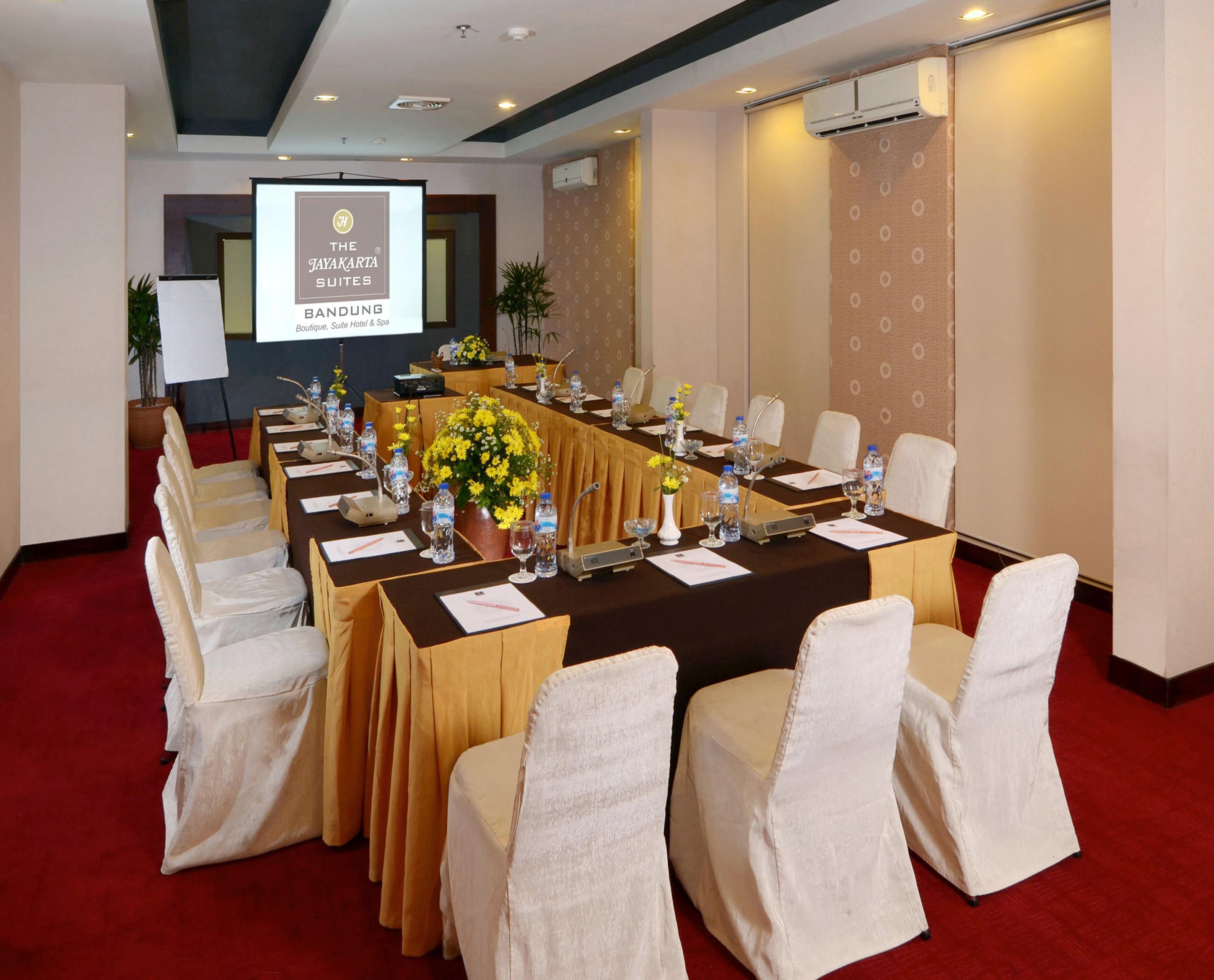 The Jayakarta Suites Bandung Exterior foto
