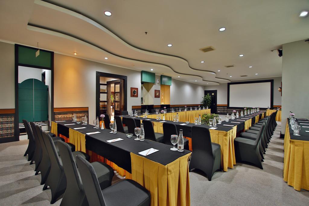 The Jayakarta Suites Bandung Exterior foto