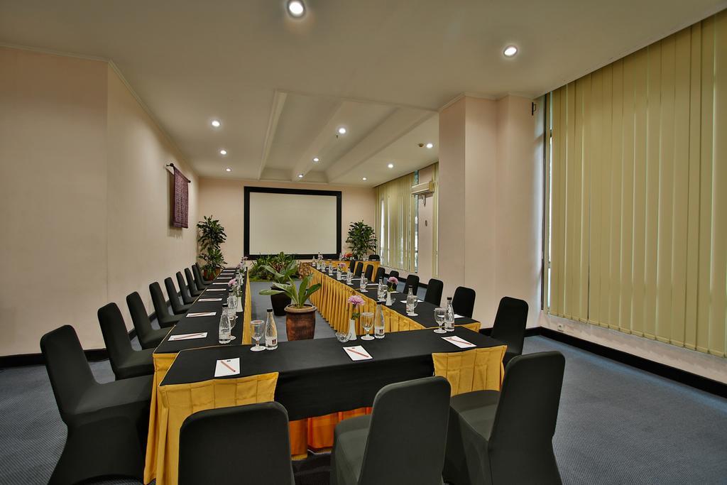 The Jayakarta Suites Bandung Exterior foto